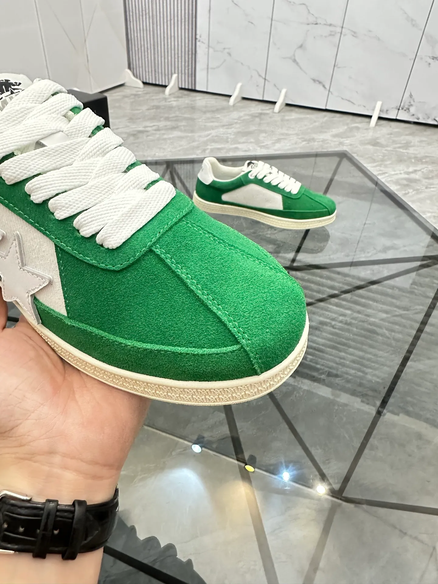 Men's shoes: 💰P420¥ Product trademark: AMIRI* "Amir*" low-top casual shoes Regular size: 38-45 (can be customized to 46) Product material: imported nubuck leather upper, breathable lining, original outsole. Number: 001